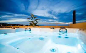 Thea - Rooftop Seaview Jacuzzi